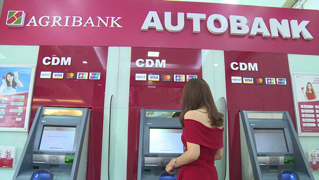 Ngân hàng đồng ý chưa tăng phí ATM - 1