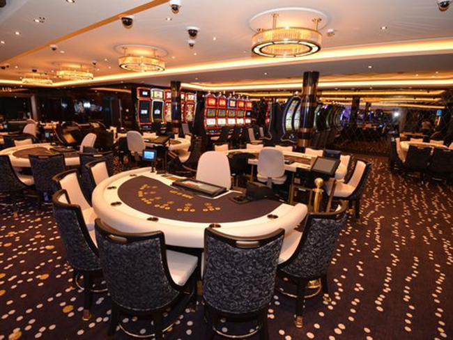 Nằm trên tầng 7, Bliss Casino là một trong những sòng bạc lớn nhất trên biển