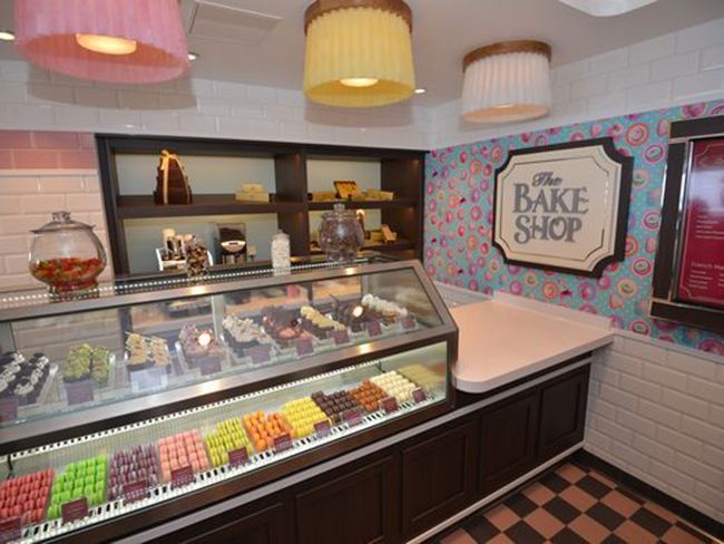 Bánh nướng, bánh quy và các loại bánh ngọt đều có thể tìm thấy tại The Bake Shop nằm ở tầng 8