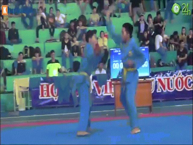 Tay không chống mã tấu, môn sinh Vovinam diễn tuyệt chiêu