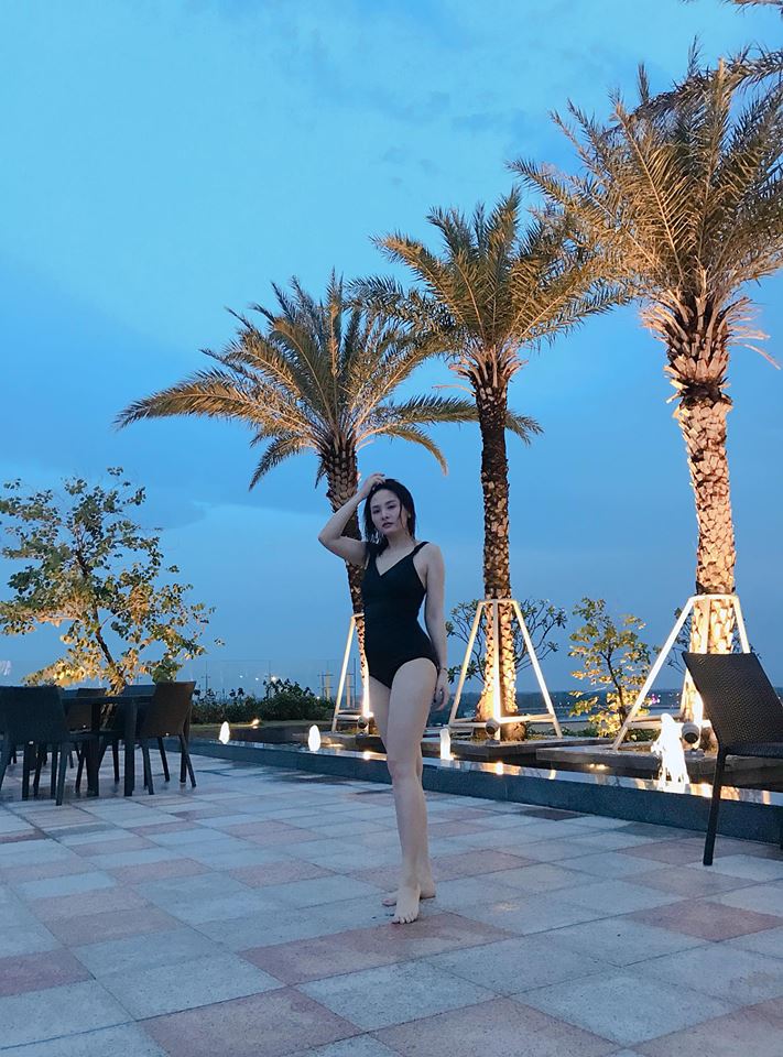 Bảo Thanh mặc bikini đỏ rực khoe đường cong &#34;nóng rẫy&#34; chào hè - 4