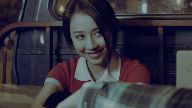 MV "Âm thầm bên em" gây ấn tượng bởi hot girl Huỳnh Hồng Loan.