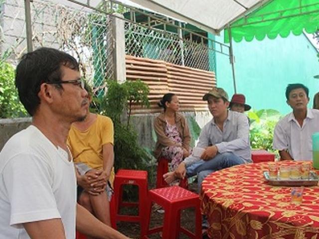 Gia đình, làng xóm đau đớn đón linh cữu 'hiệp sĩ' Sài Gòn