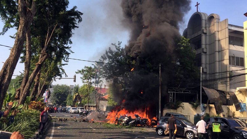 Vì sao cả gia đình 6 người đánh bom tự sát gây kinh hoàng ở Indonesia - 1