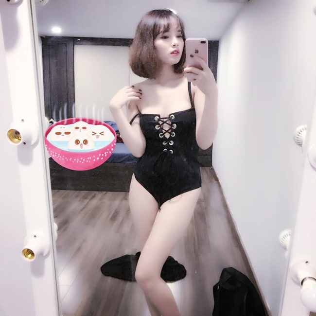 Chia sẻ nhiều ảnh sexy trên trang cá nhân, Việt Huê từng bị ông xã &#34;tuýt còi&#34;, nhắc nhở.