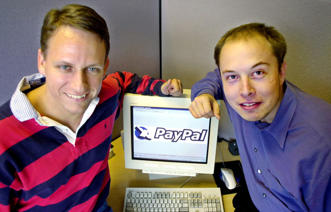 Tháng 6 năm 2004, Facebook đã nhận được nguồn vốn đầu tư đầu tiên - 500.000 USD đến từ những người đồng sáng lập PayPal là Peter Thiel (trái) và Elon Musk.