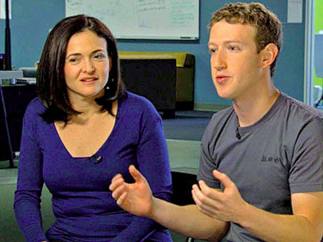 Cuối năm 2007, Zuckerberg đã gặp Sheryl Sandberg - đang là Giám đốc điều hành tại Google và anh không ngần ngại thuyết phục cô về với Facebook. Cũng trong thời gian này, Facebook đã cho ra mắt ứng dụng trên điện thoại thông minh.
