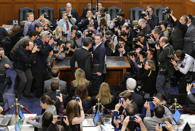 Facebook đang chịu áp lực nhiều hơn bao giờ hết nhưng như Zuckerberg chia sẻ trong lời khai quốc hội của mình: “Facebook có thể là lớn, nhưng rốt cuộc ban đầu nó chỉ bắt nguồn căn phòng ký túc xá Harvard.”