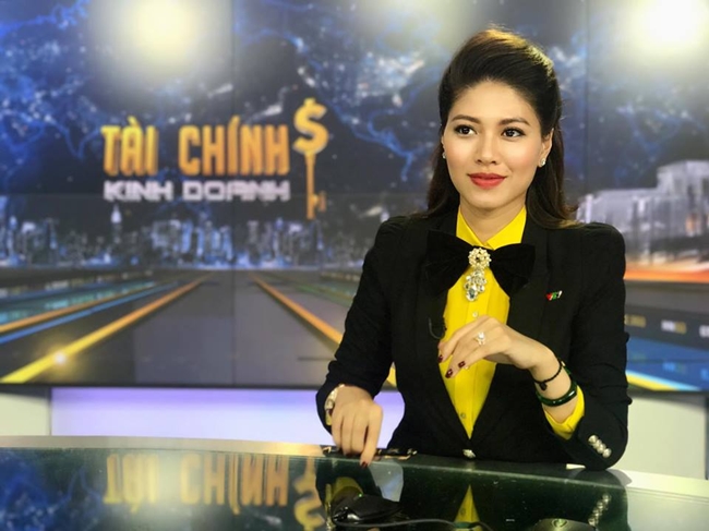 Ngọc Trinh là gương mặt quen thuộc của VTV24 khi dẫn chương trình Bản tin tài chính.