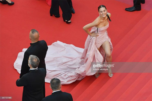 Tuyển tập sự cố thời trang gây chú ý nhất Cannes 2018 - 9