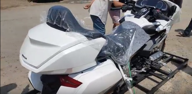 “Đập hộp” chuyên cơ mặt đất 2018 Honda Goldwing đầu tiên về Việt Nam - 2