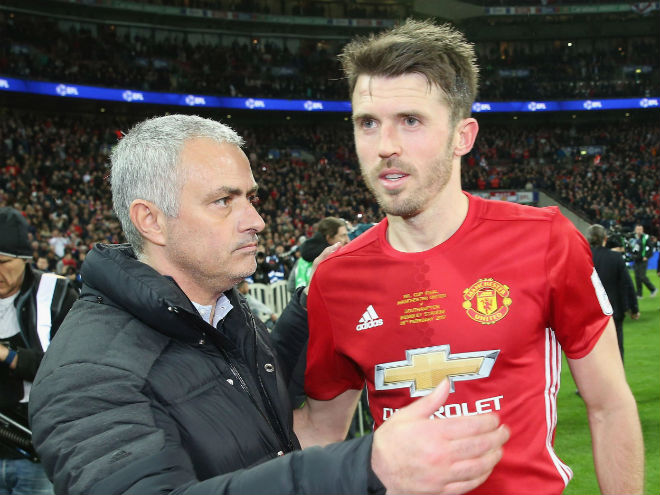 MU săn &#34;bom tấn&#34; thay Carrick: Gây sốc với sao hết thời Man City? - 1