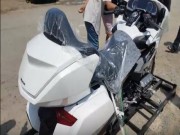 Thế giới xe - “Đập hộp” chuyên cơ mặt đất 2018 Honda Goldwing đầu tiên về Việt Nam