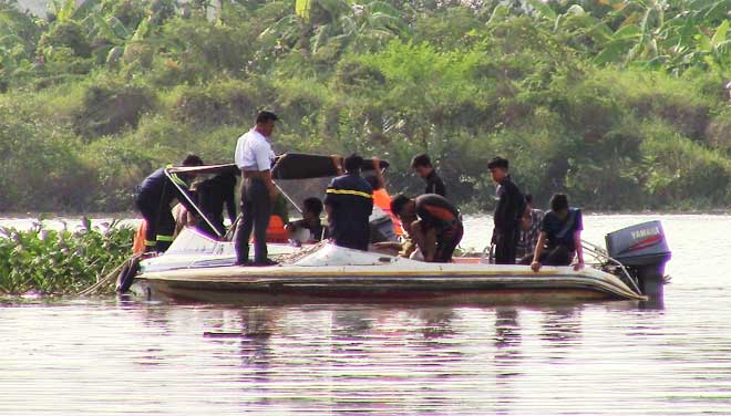 Vụ chìm sà lan trên sông Đồng Nai: Đã tìm thấy thi thể hai bà cháu - 2