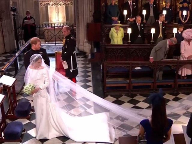 Váy cưới hàng chục tỷ đồng của tân công nương Anh