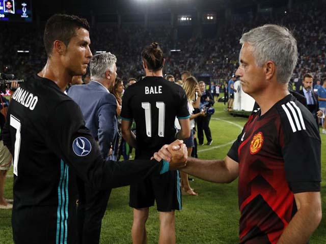 MU & điệp vụ thế kỷ Ronaldo: Mourinho “thả thính”, chờ CR7 cứu giá