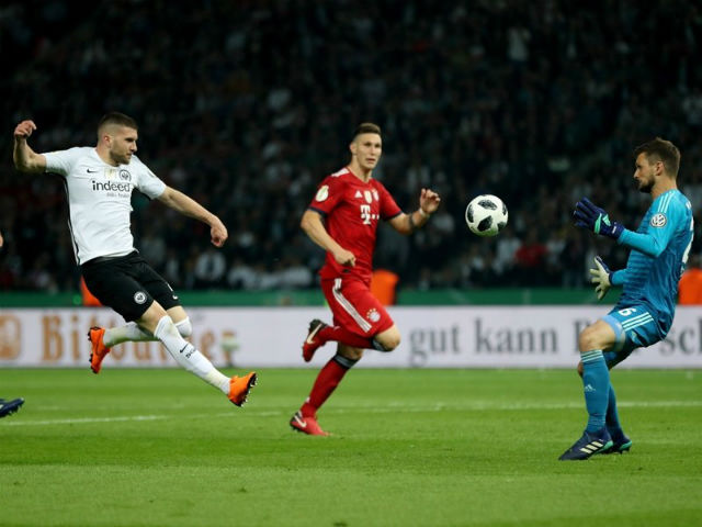 Bayern Munich - Frankfurt: Đòn đau phút 90+6, cúp vô địch vỡ tan