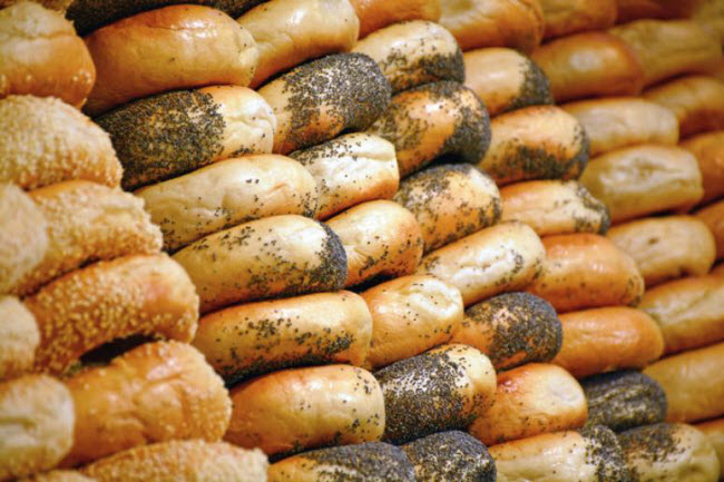 Bánh mì vòng: Loại thực phẩm này có hàm lượng dinh dưỡng thấp nhưng có lượng muối cao.