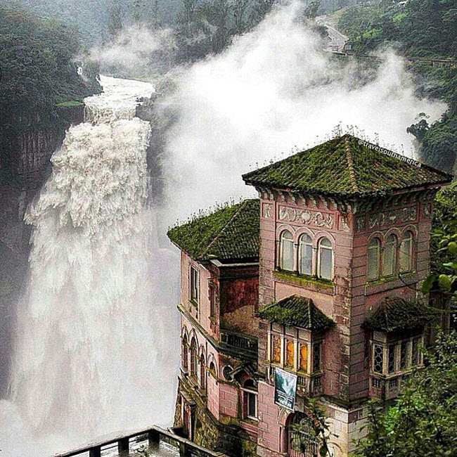 Khách sạn bỏ hoang Del Salto nằm cạnh thác nước tuyệt đẹp ở San Antonio del Tequendama, Colombia.