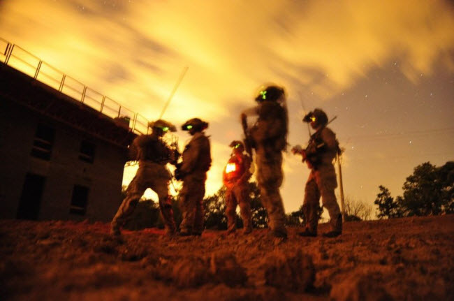 Một đơn vị của lực lượng SEAL tham gia khóa huấn luyện chiến đấu trong môi trường đô thị.