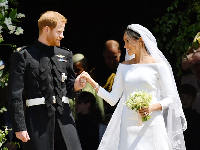 Váy cưới của 2 nàng dâu hoàng gia liên tiếp bị copy