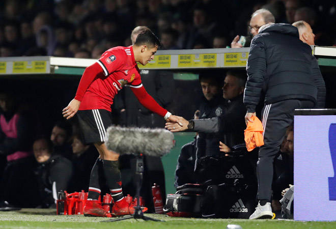 MU loạn vì Alexis Sanchez: “Sao quả tạ” chiếu mệnh Mourinho - 2