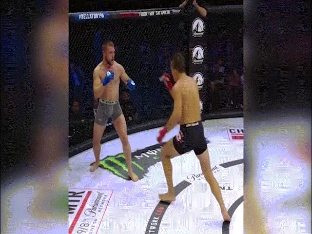 Knock-out kinh điển UFC: Đầu gối bay, răng cũng ”bay”