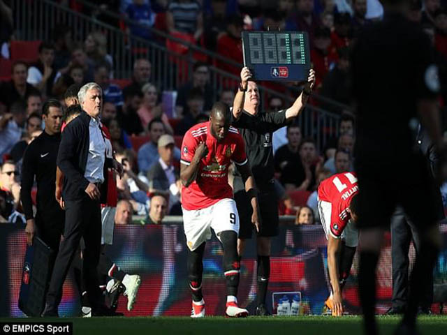 MU thua đại chiến: Từ FA Cup đến C1, Mourinho đau đầu tìm ”đại ca”