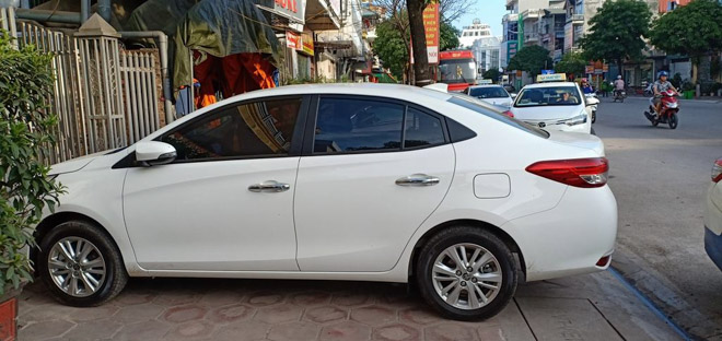 Toyota Vios thế hệ mới bất ngờ &#34;lộ diện&#34; trên đường phố Việt Nam - 2