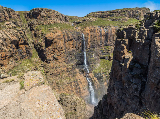 Tugela, Nam Phi: Tugela là thác nước cao thứ hai trên thế giới. Nó bao gồm 5 thác nhỏ khác nhau với chiều cao 950m.