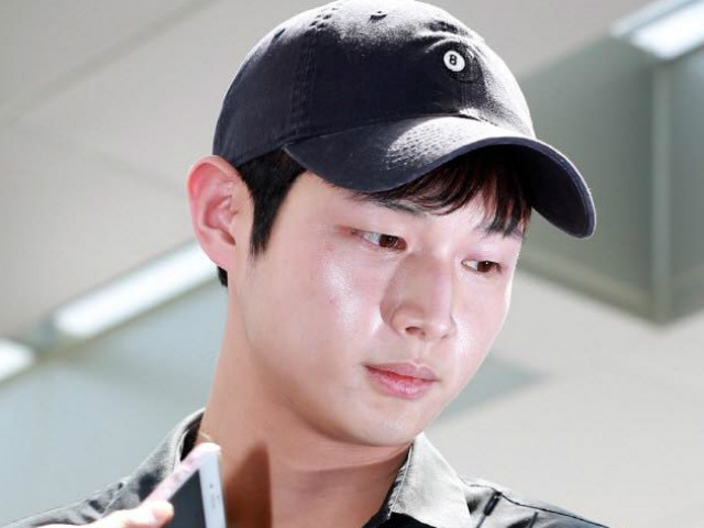 Tài tử Hàn 21 tuổi hầu tòa sau bê bối quấy rối tình dục, dùng dao đe dọa sao nữ