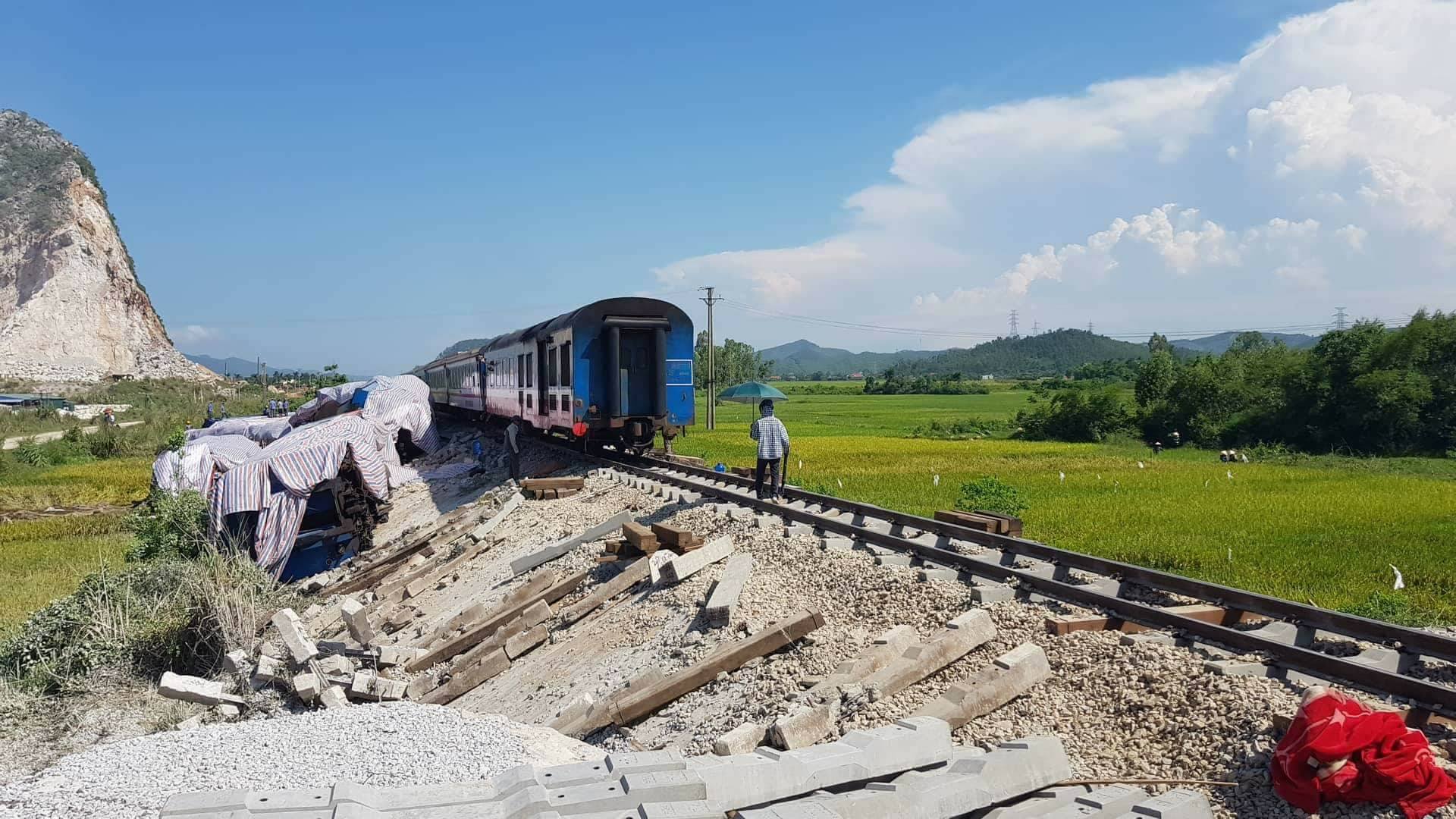 Cảm động hình ảnh nhân viên đường sắt “đội nắng” xuyên trưa sửa đường ray - 13