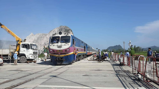 Tai nạn đường sắt kinh hoàng: Tạm đình chỉ 2 nhân viên gác đường ngang - 3