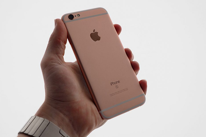 Apple có thể hoàn trả 50 USD cho chủ nhân thay pin iPhone vào năm ngoái - 1