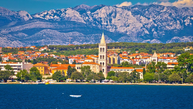 Zadar: Đây được coi là một trong những thành phố đẹp nhất ở Croatia. Thành phố cảng này nổi tiếng với phong cảnh hoàng hôn, ẩm thực và bãi biển đẹp.