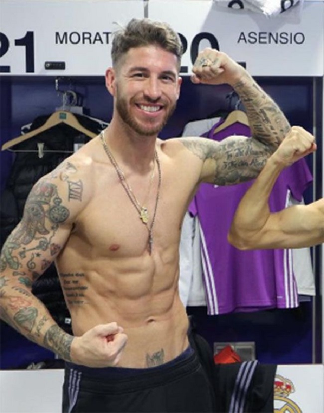 Sergio Ramos không thể không nằm trong danh sách này.&nbsp;Ngoài thời gian tập luyện chuyên môn, Ramos cũng như đồng đội CR7 dành nhiều thời gian để tập gym, đi bơi để nâng cao thể lực. Chạy bộ, đu xà, chống đẩy, tập tạ... là những bài tập mà Ramos thường thực hành.