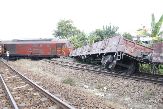 2 tàu tông nhau trực diện: Công an lấy lời khai lái tàu - 2