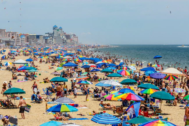 Thành phố Ocean, Mỹ: Thành phố nghỉ dưỡng ở bang Maryland thu hút rất đông du khách vào mùa hè, đặc biệt là những người độc thân. Nơi đây có những tuyến đi bộ rộng dọc bãi biển và không khí tiệc tùng sông động vào buổi tối.