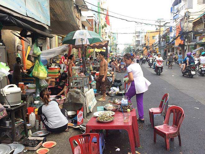 Vỉa hè trung tâm quận 1 bát nháo trở lại - 2