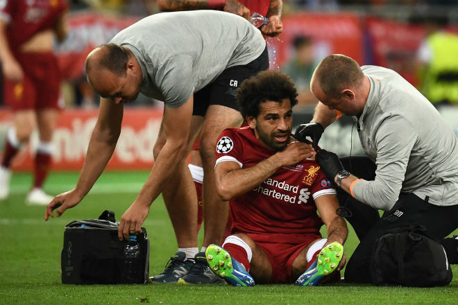 “Đại ca” Ramos tung võ như MMA: Triệu fan gọi là &#34;kẻ côn đồ&#34;, Salah dễ mất World Cup - 9