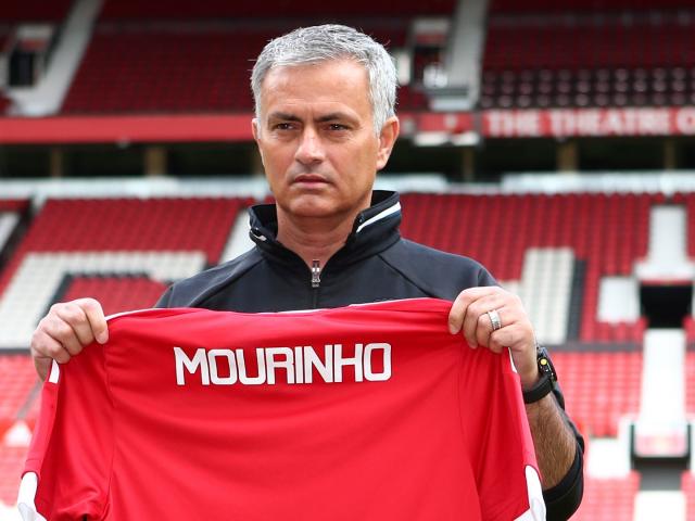 Tròn 2 năm Mourinho tới MU: 3 cúp nhỏ, 400 triệu euro, trăm nỗi buồn