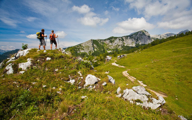 Triglav, Slovenia: Vườn quốc gia Triglav có dãy núi cao nhất Slovenia, nên nơi đây là địa điểm lý tưởng dành cho những du khách thích đi bộ khám phá. Sông Soča chạy dọc vườn quốc gia là lựa chọn ưa thích của người đam mê môn chèo thuyền mạo hiểm.