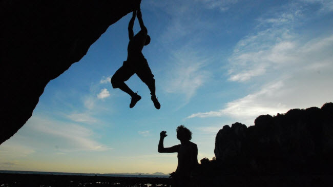 Bán đảo Railay nổi tiếng với hoạt động leo núi. Krabi Rock Climbing là một trong vài công ty cho thuê thiết bị và hướng dẫn leo núi ở đây.