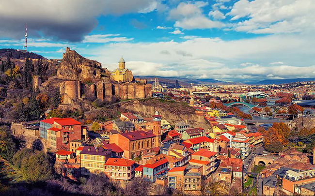 Tbilisi, Georgia: Điểm nổi bật, nhà thờ Holy Tritiny of Tbilisi, Pháo đài Narikala.