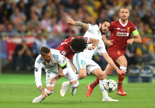 &#34;Đại ca&#34; Ramos tiểu xảo Salah: Bị dọa lấy mạng, nguy cơ đền 1 tỷ euro - 4