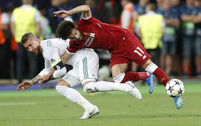Ramos tiểu xảo mạo phạm &#34;vua Salah&#34;: Triệu fan Ai Cập nổi giận, đòi cấm cửa - 1