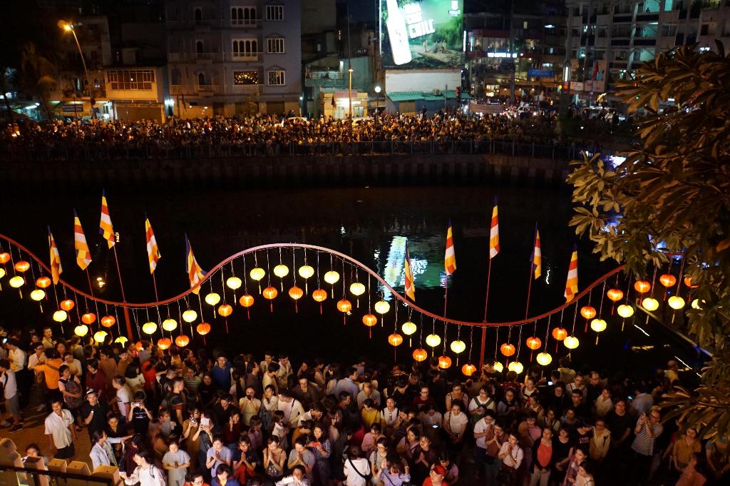 Dòng sông hoa đăng đẹp lung linh giữa Sài Gòn - 4