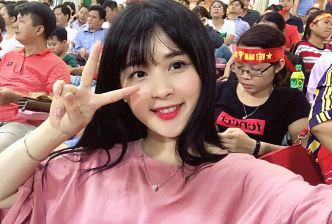 Cô nàng khiến dân mạng đua nhau "xin link" bởi khoảnh khắc selfie quá xinh đẹp. 