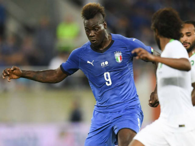 Italia - Saudi Arabia: Balotelli tái sinh, quân xanh dằn mặt