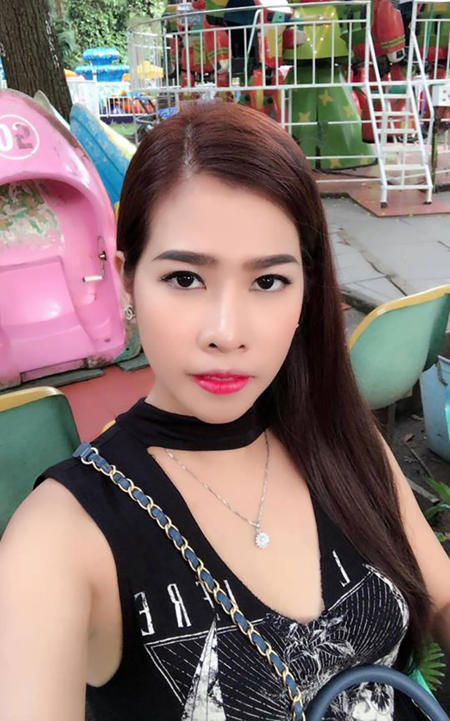 Dù đã sinh 4 con nhưng Ruby Nguyễn khiến mọi người kinh ngạc vì vẻ ngoài tươi trẻ như gái đôi mươi.